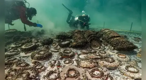 Arqueólogos submarinos recuperan después de 2.000 años cientos de objetos romanos conservados casi a la perfección en un lago suizo