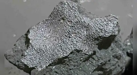 Cae un meteorito en un dormitorio y revela química de otro mundo: su asteroide creó los ingredientes para la vida