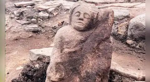 Un arqueólogo levanta una piedra y encuentra un guardián romano escondido bajo un cuartel durante 1.600 años
