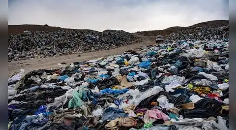 La montaña de más de 60.000 toneladas de ropa que crece cada año en este país de América Latina: puede verse desde el espacio