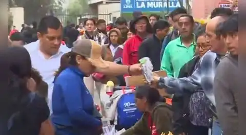 Pareja de esposos conmueven al repartir desayunos gratis a fieles de San Judas Tadeo: “Es una tradición”