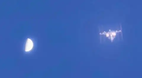 Un astrofotógrafo logra capturar a la Estación Espacial Internacional cerca de Venus a plena luz del día