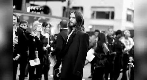 Documental de la BBC reúne testimonios contra Jared Leto