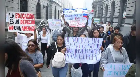 Keiko Fujimori anuncia más becas y retorno del PRONAA, sin política educativa clara