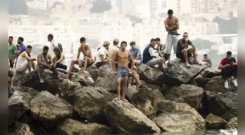 La crisis migratoria en Ceuta desata tensiones entre la UE y España, que acusa un "ataque a la integridad territorial"