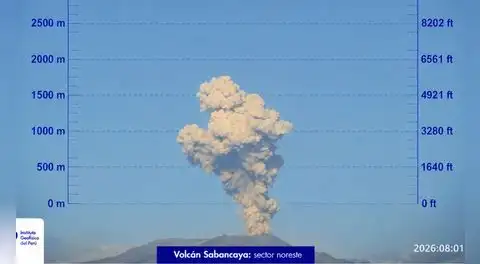 Volcán Sabancaya emite cenizas de hasta 1.900 metros y alerta a varios distritos de Arequipa