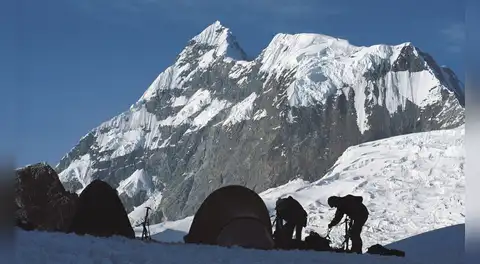 Nueva tragedia en el Huascarán: turista chileno fallece y otro resulta herido tras caer de la montaña en Áncash