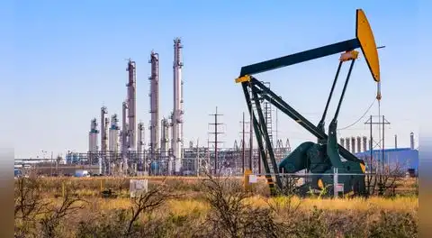 Producción de petróleo en Perú baja 23% en un año pese a recuperación en julio