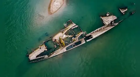 Una sequía histórica sacó a la luz los secretos del río Danubio: barcos de la Segunda Guerra Mundial, fósiles de mamut y más