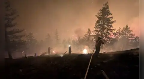 Canadá declara el estado de emergencia por un incendio forestal que obliga a evacuar a más de 20.000 personas