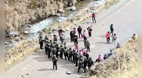 Paro indefinido en Yauyos: comuneros bloquean vía a Chupaca en quinto día de protesta contra minera Corona