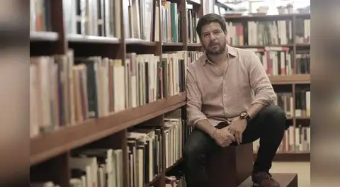 Renato Cisneros: “En todo narrador hay un deseo de dinamitar el lugar de donde proviene”