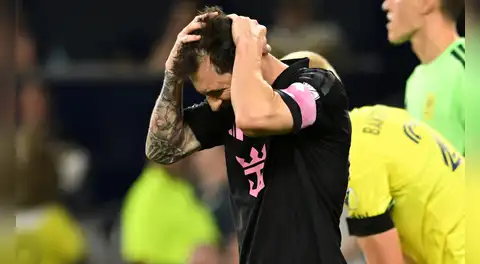 Lionel Messi tuvo un partido para el olvido: falló un penal, fue goleado y terminó furioso con el árbitro