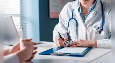 ¿Saliste del médico sin entender tu diagnóstico? Estas son las señales de alerta que debes conocer