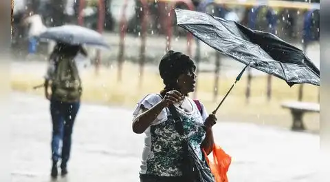 Caracas queda bajo el agua tras intensas lluvias que dejan tres muertos y arrasan zonas afectadas por el sismo