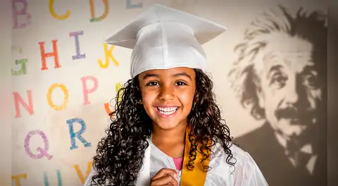La “pequeña Einstein” que a los 2 años ya hacía historia: un IQ de 146 y un lugar en Mensa