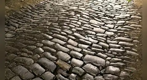 Arqueólogos descubren una calzada romana de 2.000 años de antigüedad que se escondía bajo una autopista en Alemania