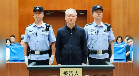 El multimillonario Hui Ka Yan, fundador del gigante inmobiliario Evergrande, es condenado a cadena perpetua en China