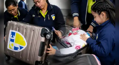 La particular escena en el santuario de Santa Rosa: alumnos llevaron maletas enteras con cartas para el pozo