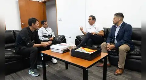 El campeón Cristhian Pacheco recibió reconocimiento del IPD tras conquistar el Maratón de México