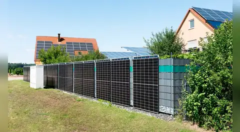 Usar paneles solares en lugar de una valla: ¿Por qué instalarlos en forma vertical produce más electricidad que inclinados?