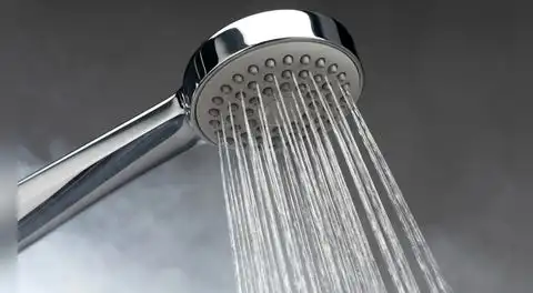 El truco definitivo para eliminar el sarro de la ducha y recuperar la presión del agua en pocos minutos