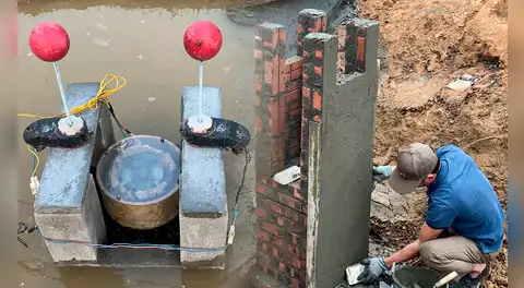 Un ingeniero construyó una mini hidroeléctrica desde cero y ahora abastece toda su casa con agua de río a más de 200 voltios