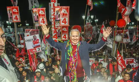 Alfonso López Chau recibe multitudinario respaldo en Cusco y Puno