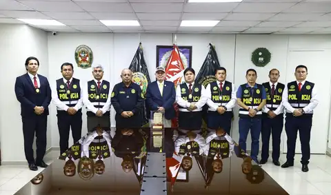 PNP condecora a Fernando Rospigliosi por respaldo del Congreso a ley pro crimen