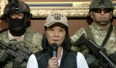 Keiko, rodeada de militares, dice que agredieron a su ministro en el Senado: "Le expreso mi total respaldo" Keiko, rodeada de militares, dice que agredieron a su ministro en el Senado: "Le expreso mi total respaldo"