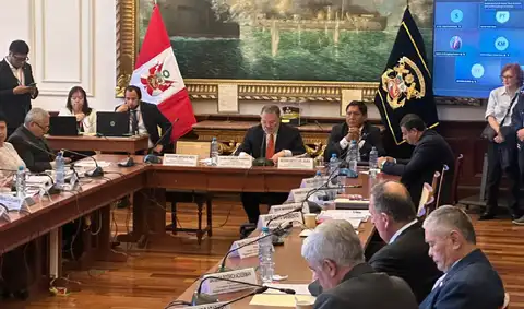 Tensión en el Senado: congresistas se retiran de comisión de Constitución y reclaman respeto