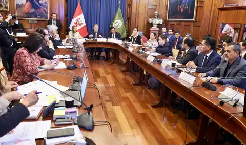 Debate de pedido de facultades sigue entrampado en el Senado por falta de consenso entre oficialismo y oposición