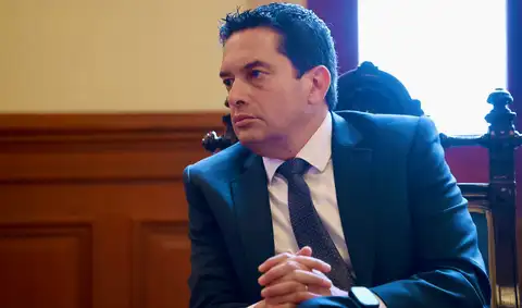 Torres admite error en ley de facultades tras defender que cumplió la Constitución: "He dispuesto la fe de erratas"