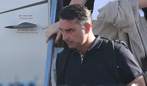 Flávio Bolsonaro llega a Estados Unidos tras huir de Brasil luego de su histórica derrota electoral frente a Lula