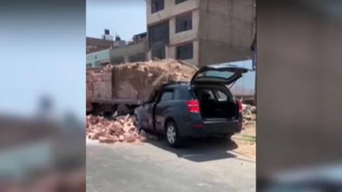 El vehículo quedó destrozado.