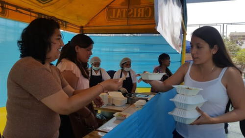 Colegio de Tacna utilizó envases biodegradables en actividad familiar Colegio de Tacna utilizó envases biodegradables en actividad familiar