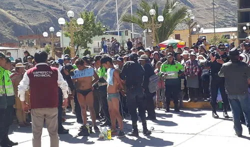 Los presuntos delincuentes fueron entregados a los agentes policiales de la jurisdicción. Foto: Angel Wamani