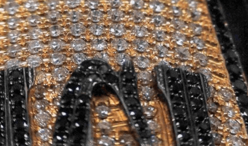 Pistola con incrustaciones de diamantes del Chapo Guzmán fue presentada en juicio [FOTOS]