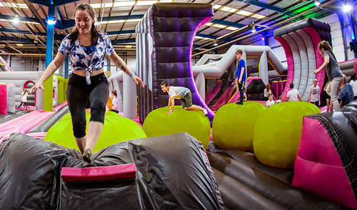 Uno de los parques inflables más grandes del mundo que se abre al costado de Jockey Plaza Uno de los parques inflables más grandes del mundo que se abre al costado de Jockey Plaza