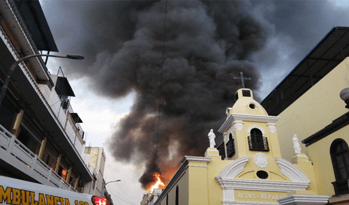 Incendio en Mesa Redonda: Bomberos y PNP informan que no hay heridos ni atrapados 