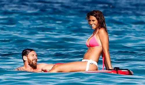 Antonella Roccuzzo muestra de más en bikini junto a Lionel Messi en Instagram Antonella Roccuzzo muestra de más en bikini junto a Lionel Messi en Instagram
