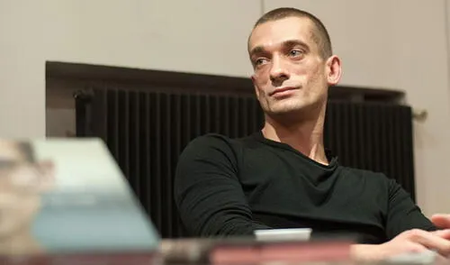 ¿Quién es Piotr Pavlenski, el artista ruso que filtró el video íntimo del candidato a la alcaldía de París? ¿Quién es Piotr Pavlenski, el artista ruso que filtró el video íntimo del candidato a la alcaldía de París?