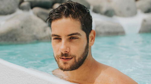 El actor hizo notar a sus seguidores su pasión por la repostería antes de su nominación al rostro más bello.