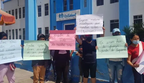 Protesta de madres de niños con leucemia en Chiclayo