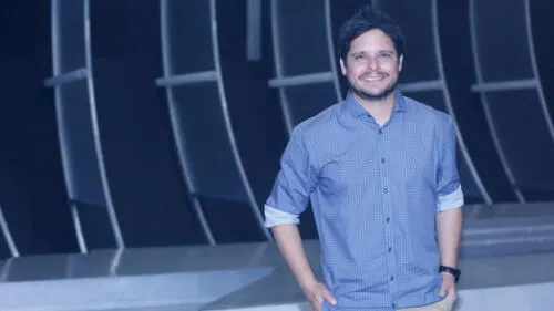 Gian Piero Díaz es imagen de reconocida universidad y genera debate en redes