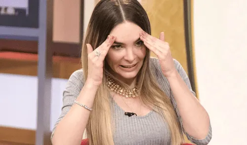 Belinda fue 'ahorcada' por fan que quiso posar junto a ella en Instagram Belinda fue 'ahorcada' por fan que quiso posar junto a ella en Instagram