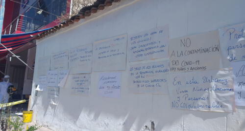 Vecinos colocaron letreros a lado de la clínica 02 Medica Network. No quieren a pacientes COVID-19. Vecinos colocaron letreros a lado de la clínica 02 Medica Network. No quieren a pacientes COVID-19.