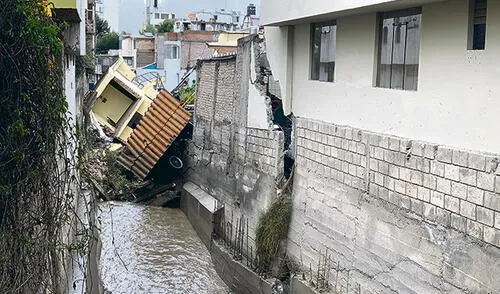 TORRENTERA DE CHULLO ENTRA CON CAUDAL DE AGUA Y DEJA CINCO CASAS DERRUIDAS
CASAS DWERRUIDAS EN CHULLO