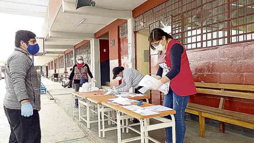 apoyo. Sector público inició entrega de cuadernos de trabajo.