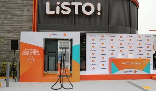 Primer grifo con cargador eléctrico. Primer grifo con cargador eléctrico.